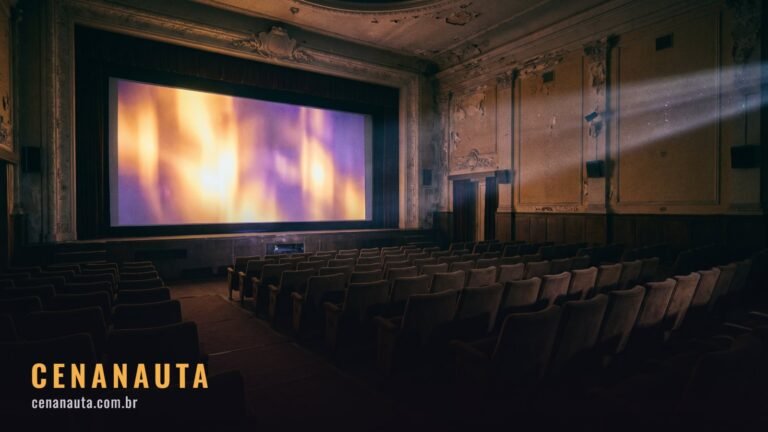 Melhores episódios de Star Wars: sala de cinema vazia com uma tela enorme iluminada