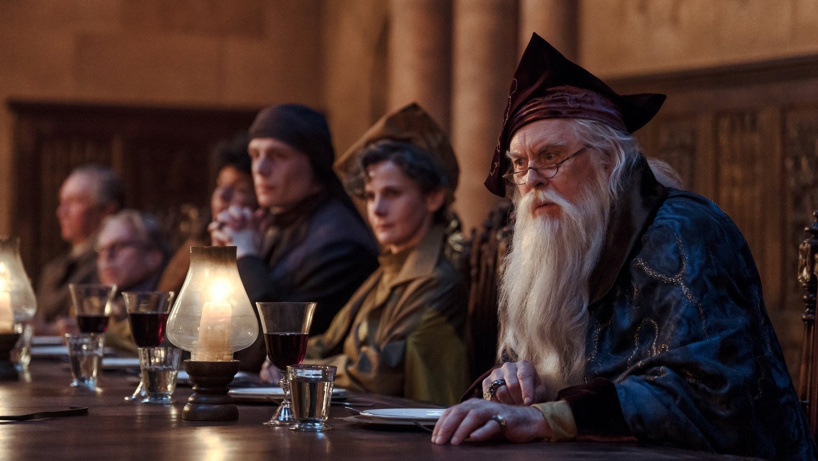 John Lithgow como Dumbledore na série de Harry Potter da HBO