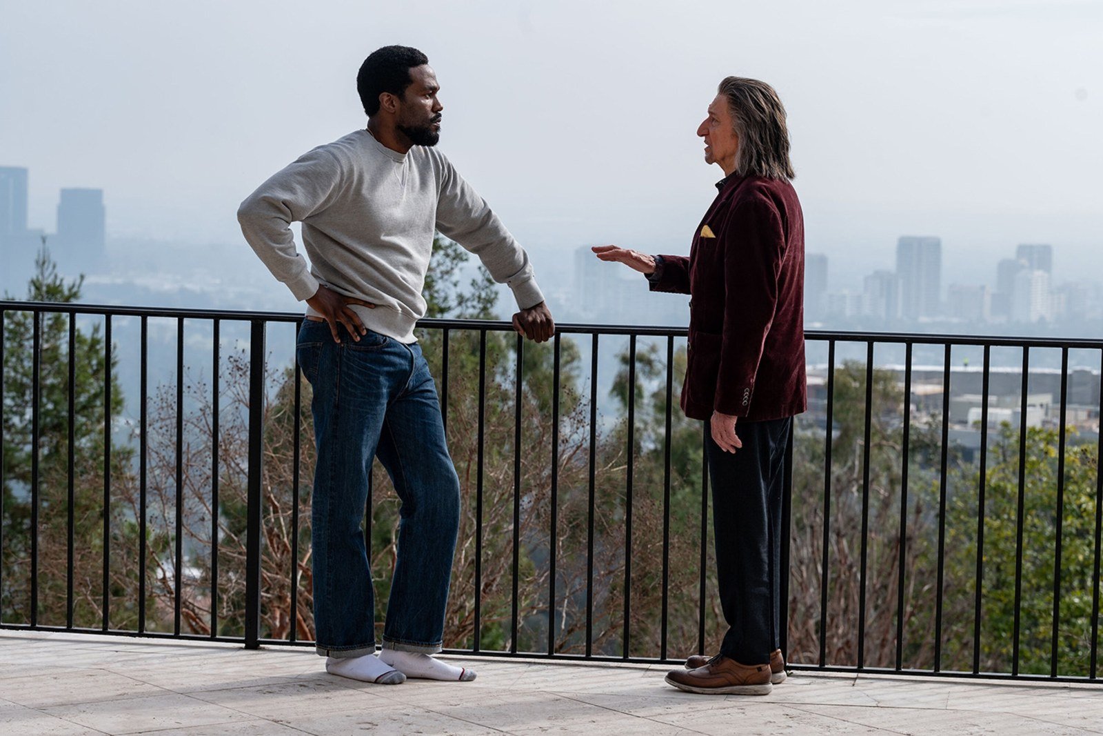 Yahya Abdul-Mateen II e Ben Kingsley em Magnum, série da Marvel