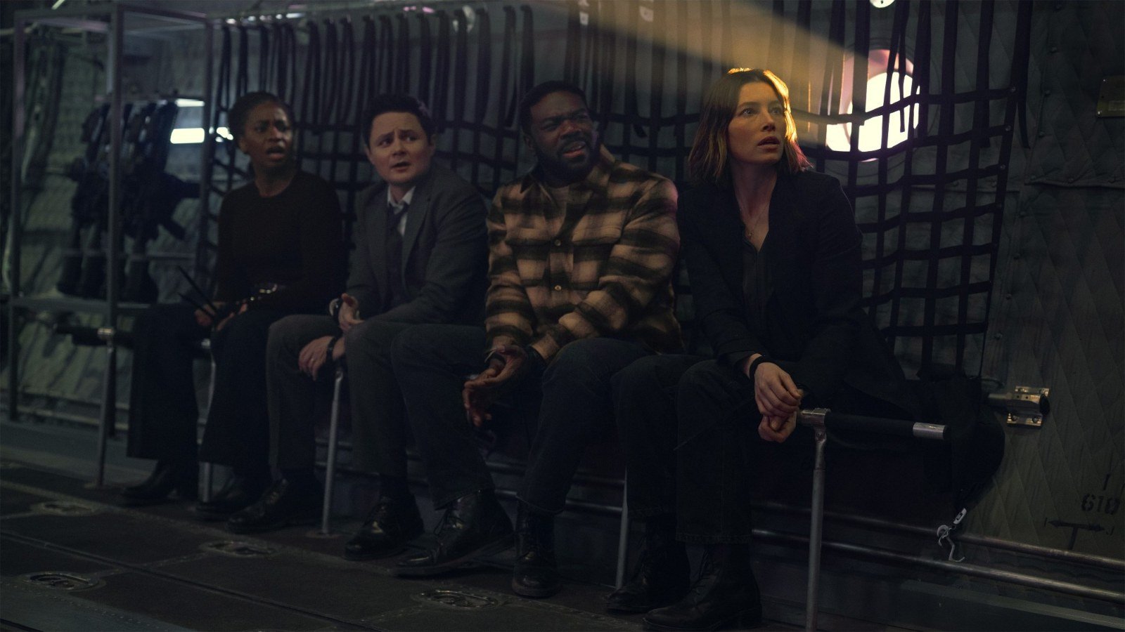 Teyonah Parris, Arturo Castro, Sam Richardson e Jessica Biel em cena de Matchbox: O Filme